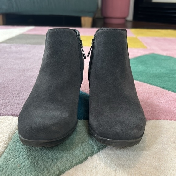 Blondo Villa Waterproof Dark Grey Suede Ankle Boots Booties - Picture 9 of 17